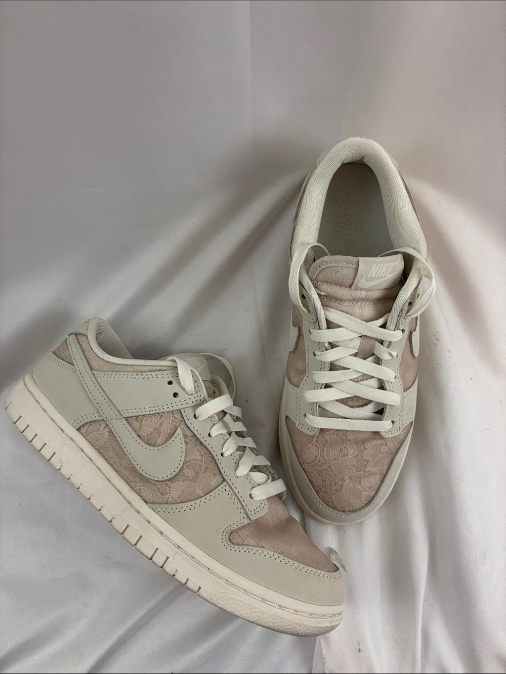 EUC Nike sz9.5 Dunk Low Lace Soft Pearl (Women's)…